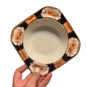 Vintage 1933 Royal Castle Bone China Bowl Set